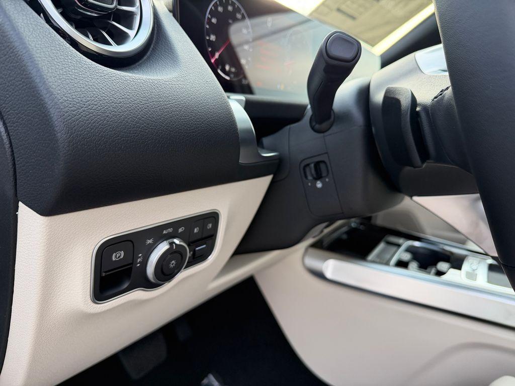 new 2026 Mercedes-Benz GLB 250 car