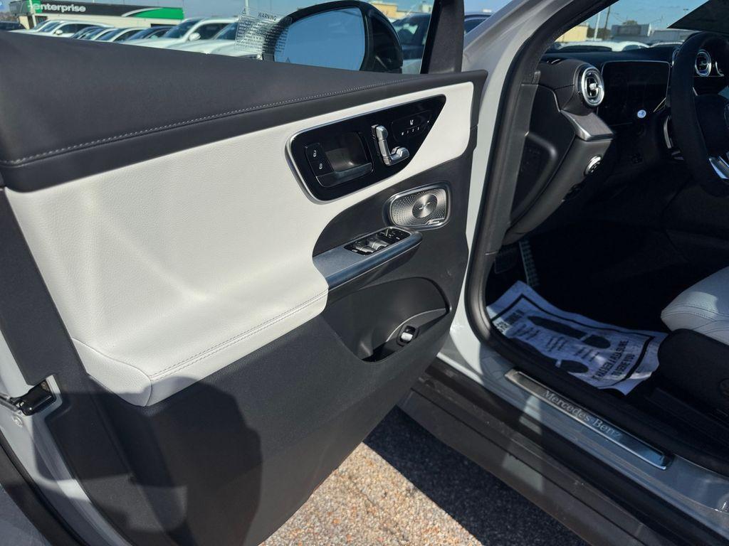 new 2026 Mercedes-Benz GLC 300 car