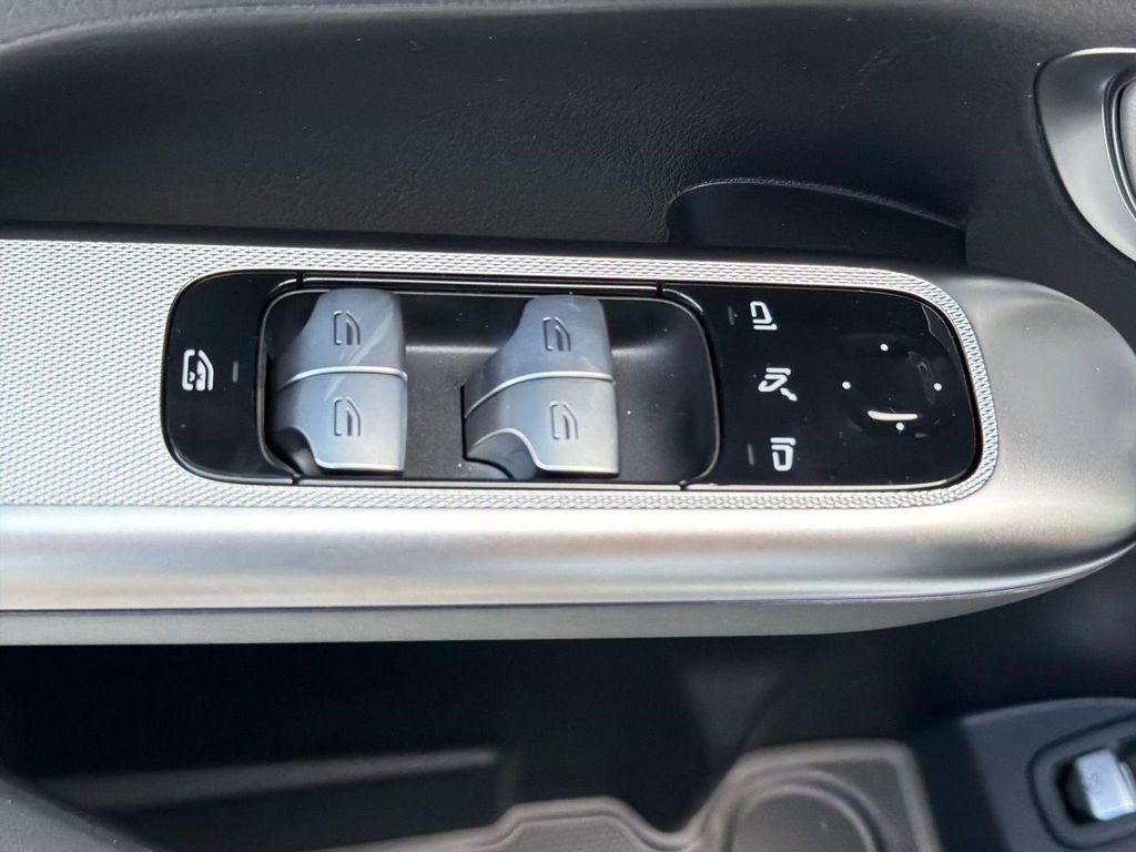 Mercedes-Benz GLC view 18