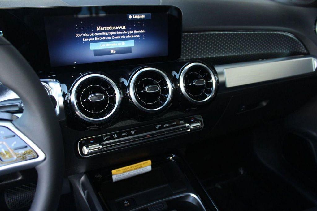 Mercedes-Benz GLB view 21