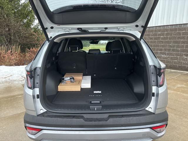 new 2026 Hyundai TUCSON Hybrid car, priced at $44,470