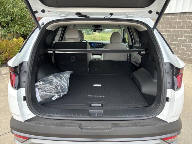 new 2026 Hyundai TUCSON Hybrid car, priced at $36,460