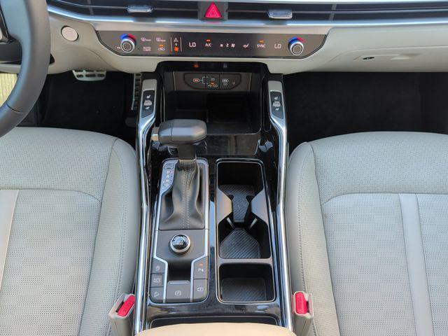 used 2025 Kia Sorento car, priced at $34,328