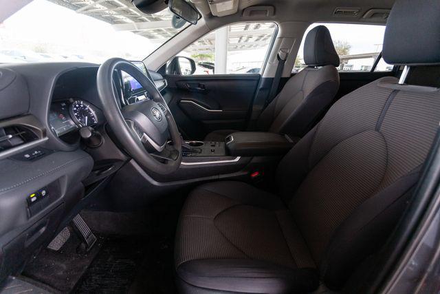 used 2023 Toyota Highlander car, priced at $26,995