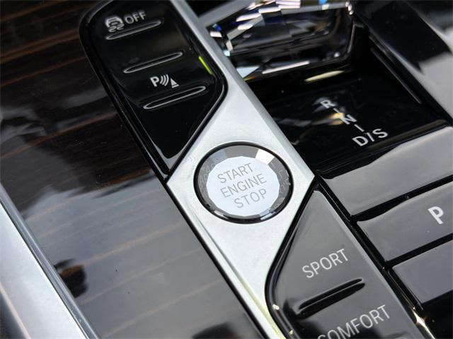 new 2026 BMW X7 car, priced at $100,385