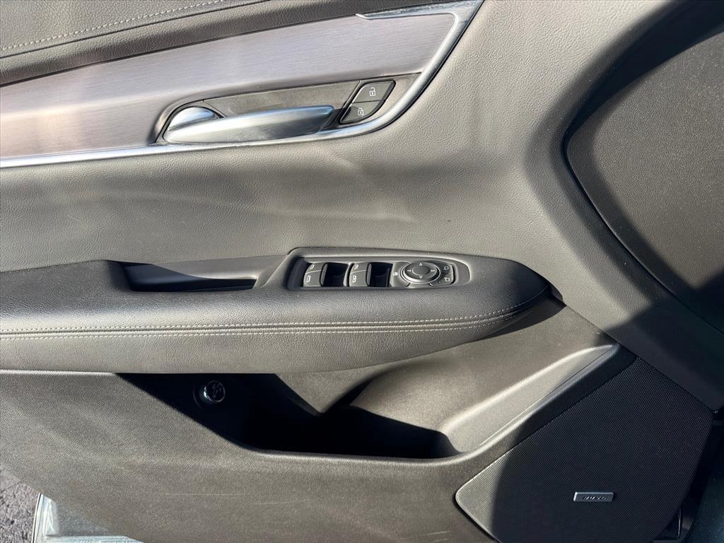 used 2021 Cadillac XT5 car, priced at $22,983