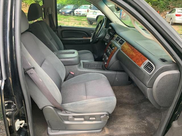 used 2009 Chevrolet Avalanche car, priced at $8,950