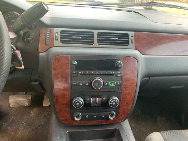 used 2009 Chevrolet Avalanche car, priced at $8,950