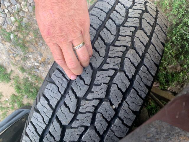 used 2009 Chevrolet Avalanche car, priced at $8,950