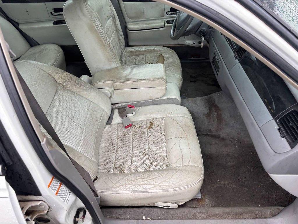 used 2000 Lincoln Town Car car, priced at $5,950