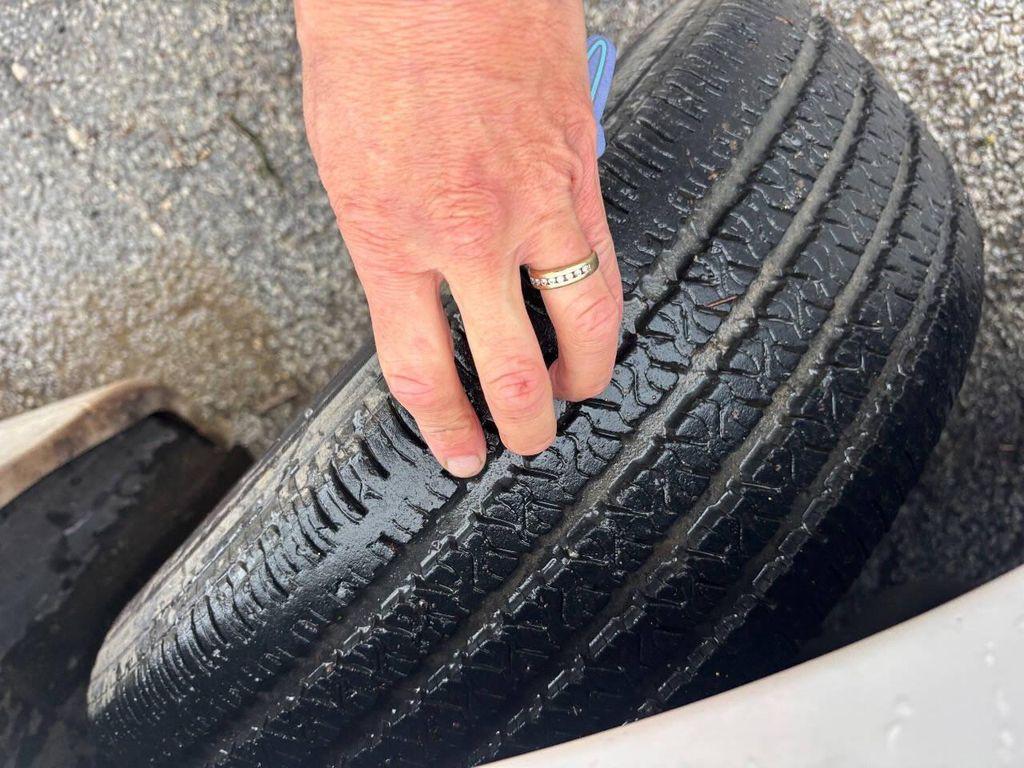 used 2000 Lincoln Town Car car, priced at $5,950