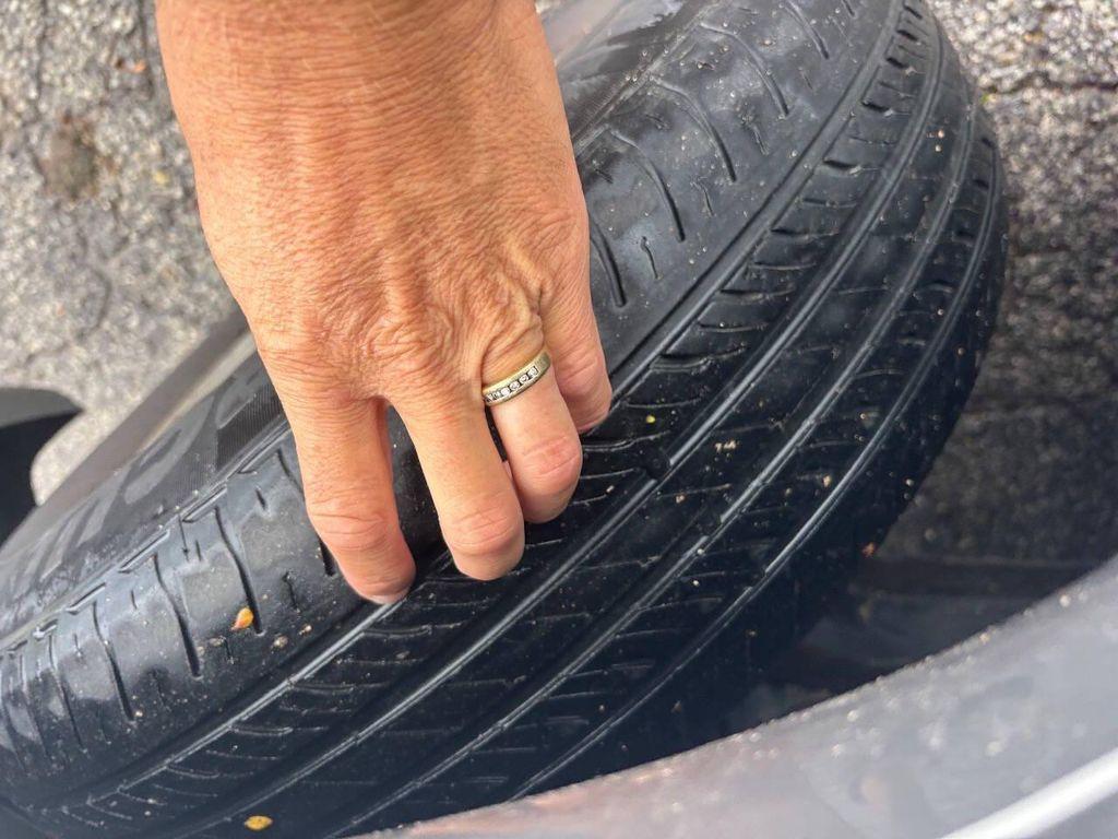 used 2000 Ford E150 car, priced at $3,450