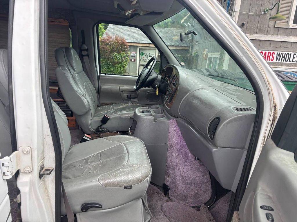 used 2000 Ford E150 car, priced at $3,450