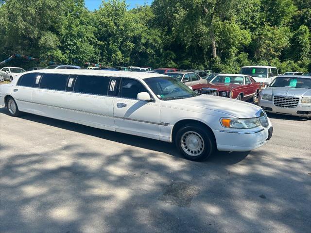 used 1999 Lincoln Town Car car, priced at $5,955
