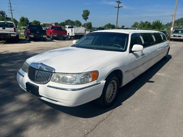 used 1999 Lincoln Town Car car, priced at $5,955