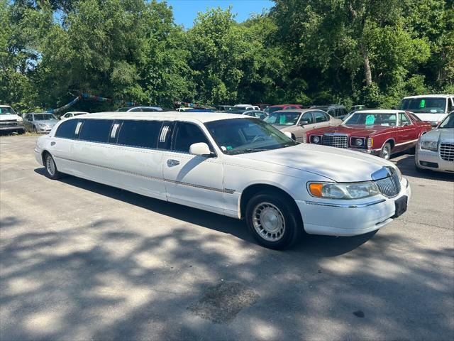 used 1999 Lincoln Town Car car, priced at $5,955