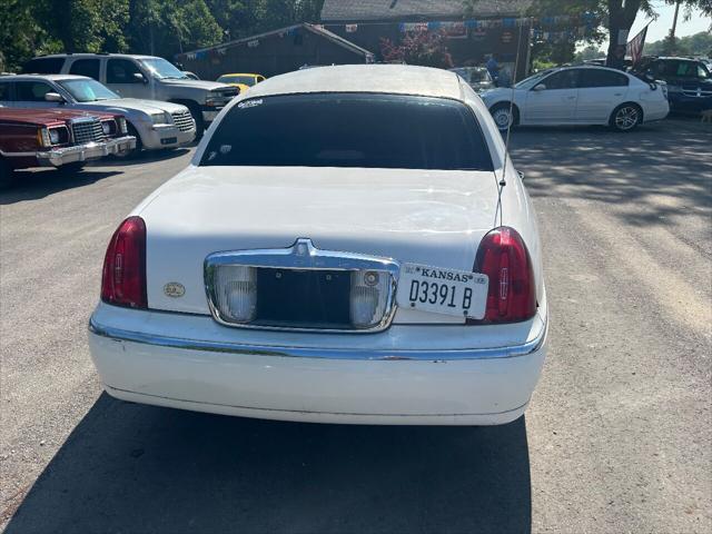 used 1999 Lincoln Town Car car, priced at $5,955