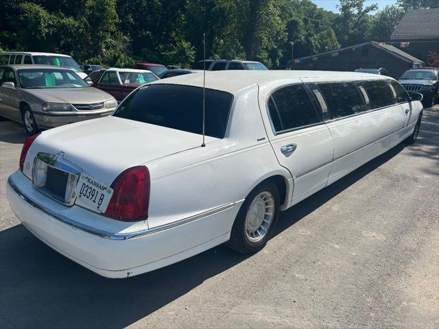 used 1999 Lincoln Town Car car, priced at $5,955