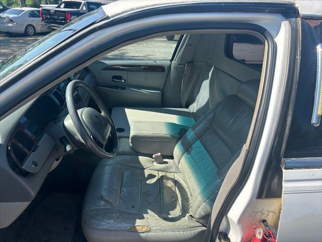 used 1999 Lincoln Town Car car, priced at $5,955