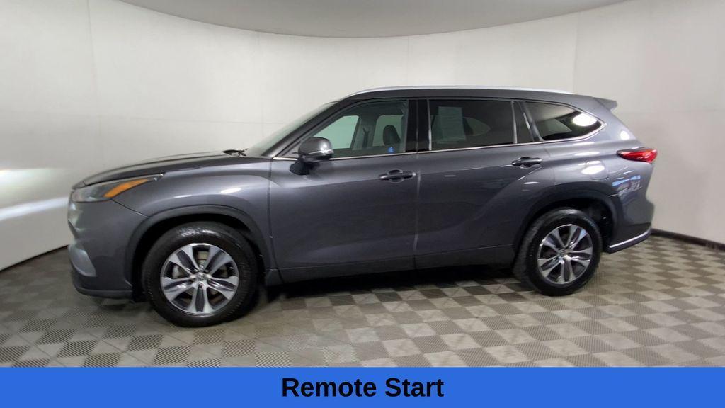 used 2022 Toyota Highlander car, priced at $26,500