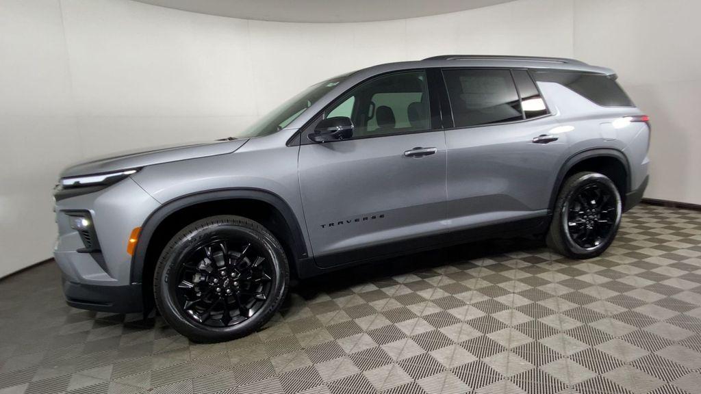 new 2026 Chevrolet Traverse car, priced at $45,070