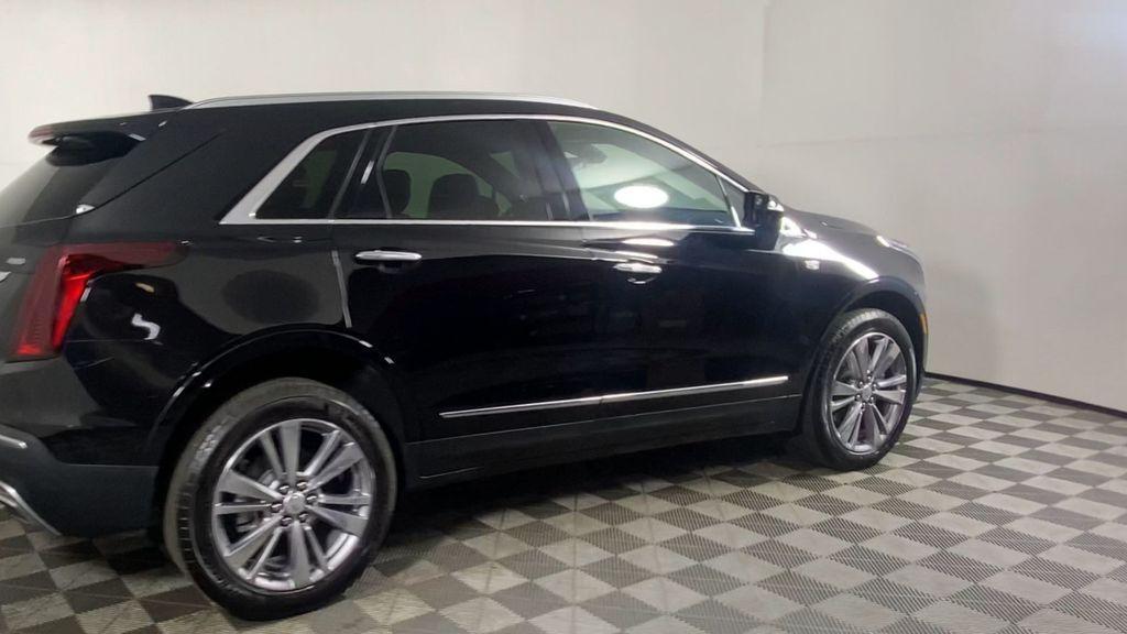 used 2025 Cadillac XT5 car, priced at $39,000