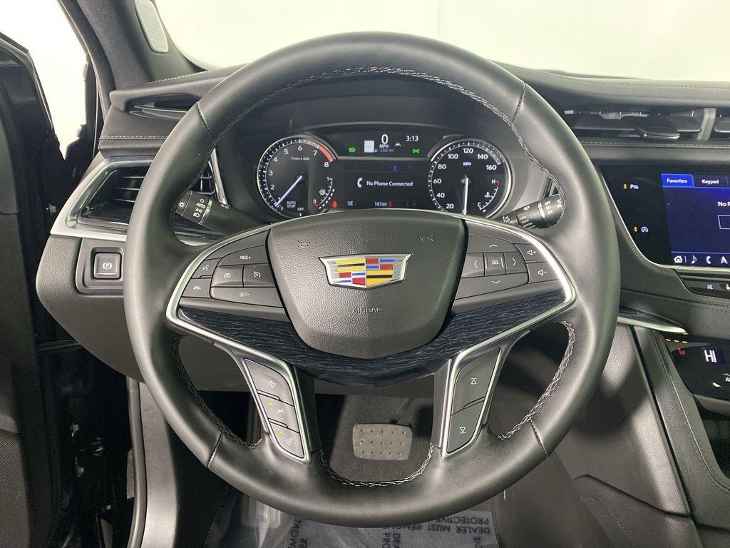 used 2025 Cadillac XT5 car, priced at $39,000