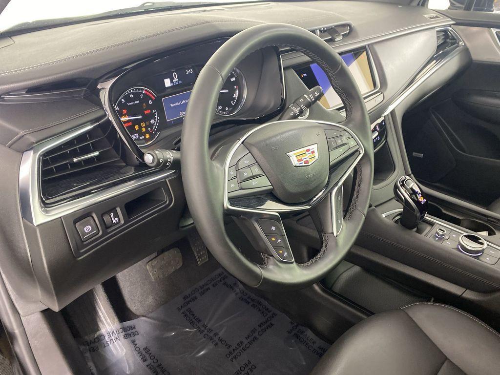 used 2025 Cadillac XT5 car, priced at $39,000