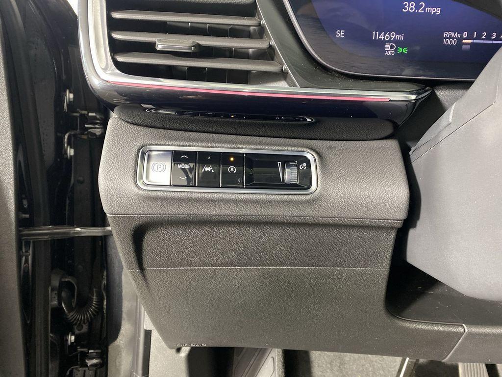 used 2025 Buick Envision car, priced at $27,000