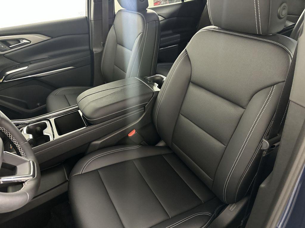 new 2026 Chevrolet Traverse car, priced at $47,445