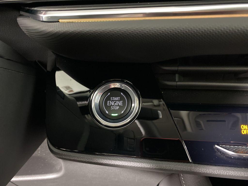 used 2025 Buick Envision car, priced at $27,500