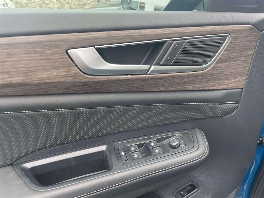 new 2025 Volkswagen Atlas car, priced at $41,827