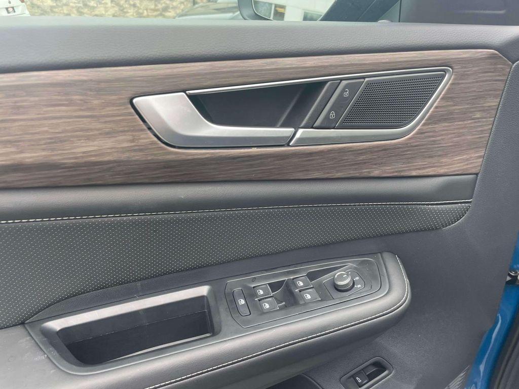 new 2025 Volkswagen Atlas car, priced at $46,327