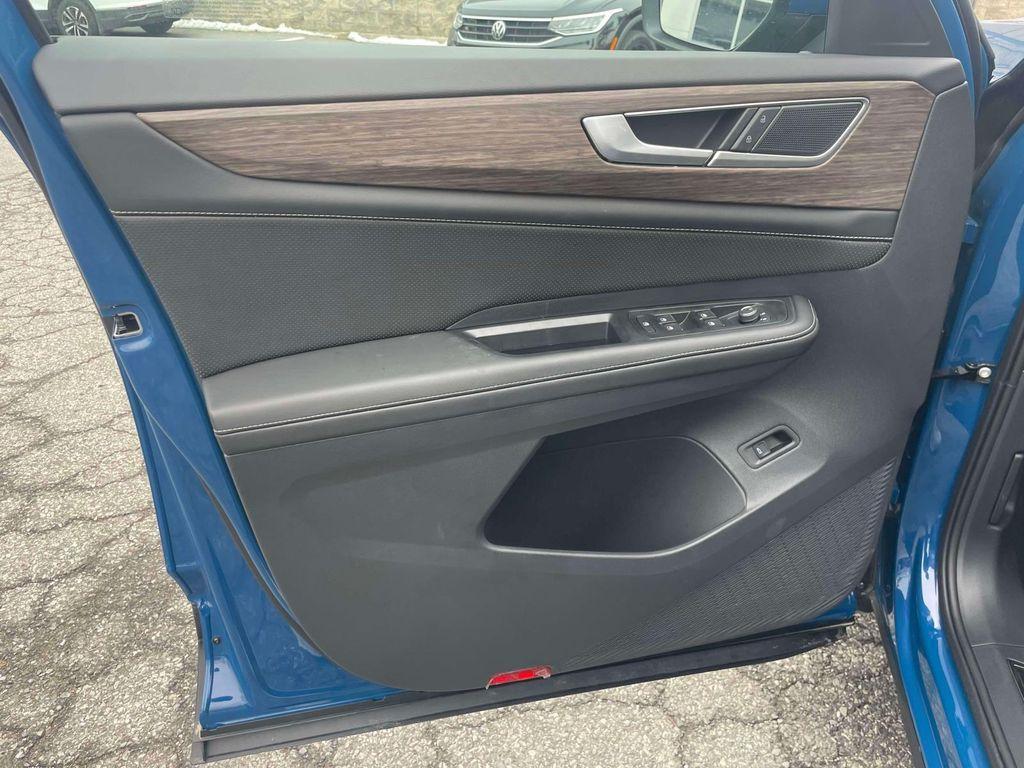 new 2025 Volkswagen Atlas car, priced at $46,327