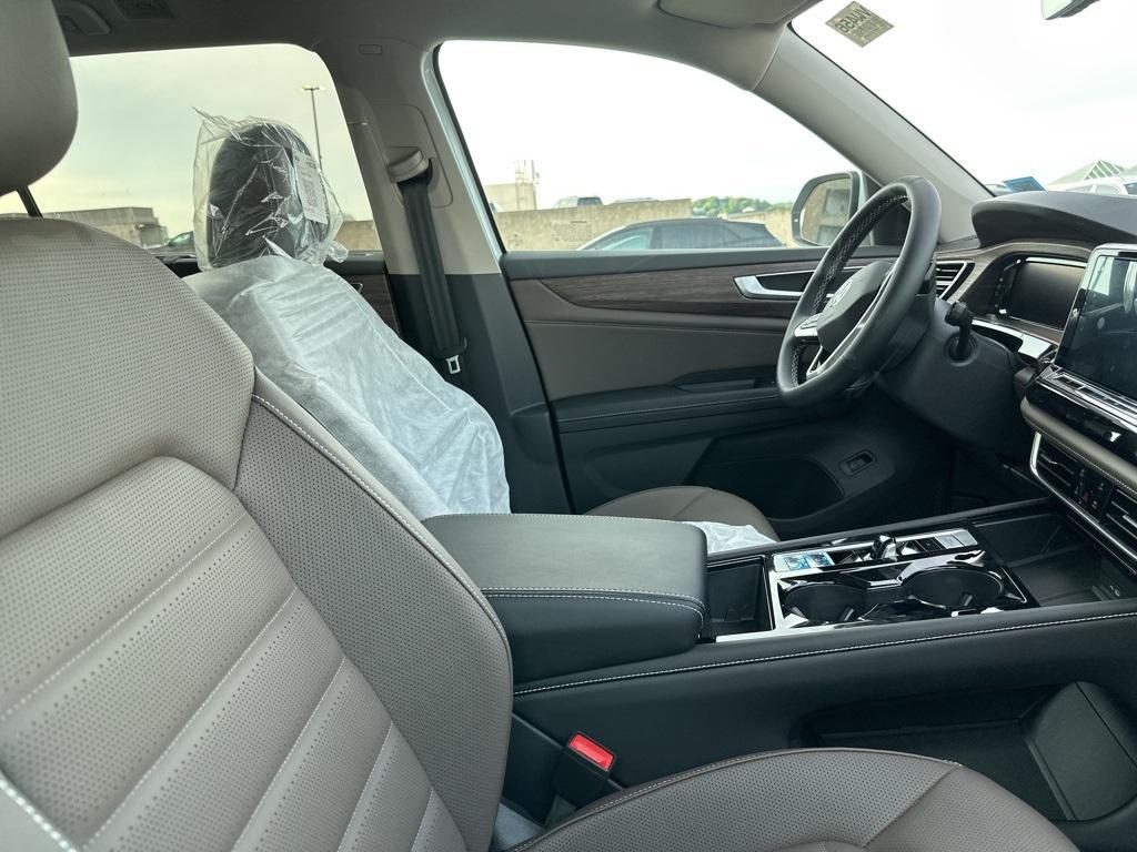 new 2024 Volkswagen Atlas car, priced at $47,701