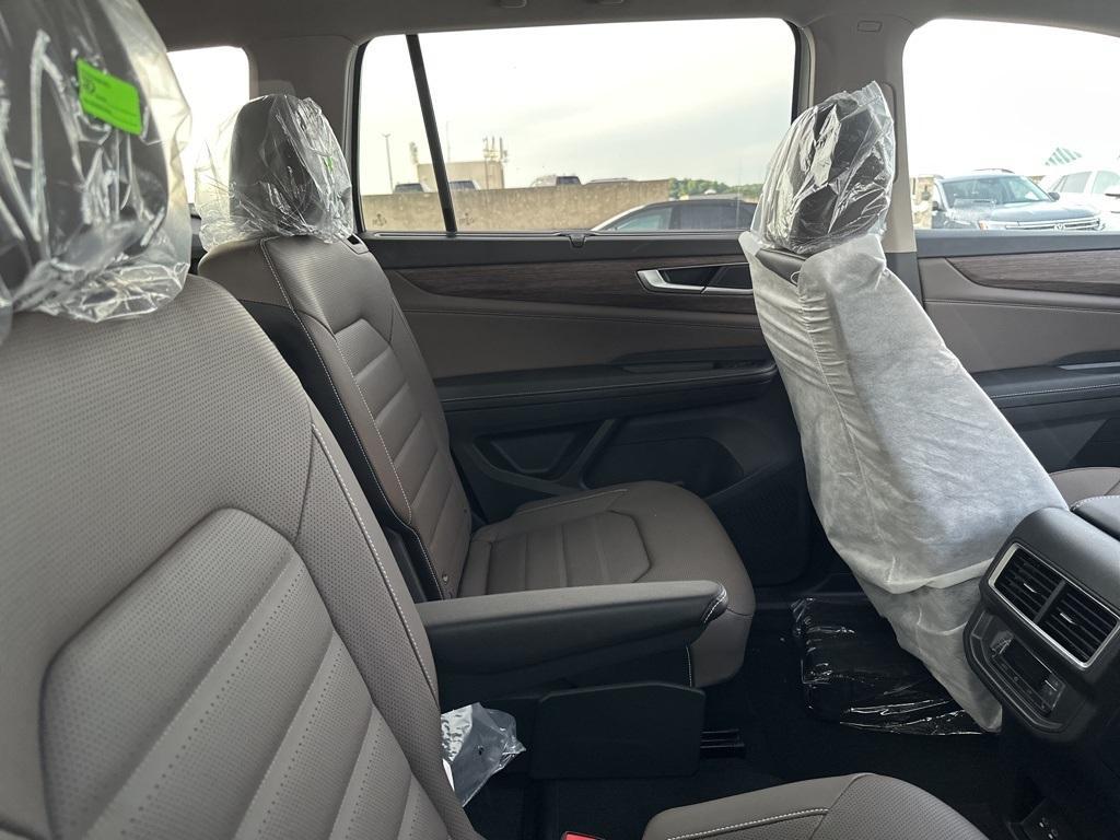 new 2024 Volkswagen Atlas car, priced at $47,701