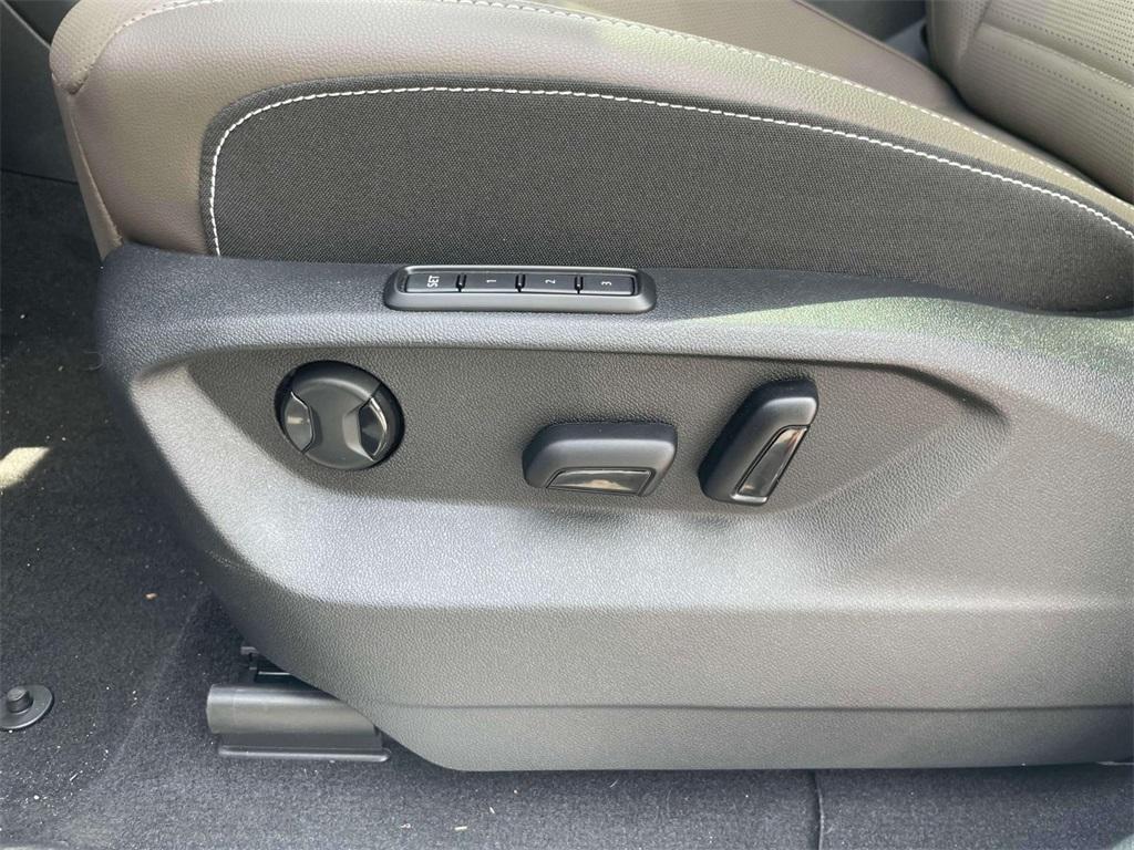 new 2024 Volkswagen Atlas car, priced at $42,701