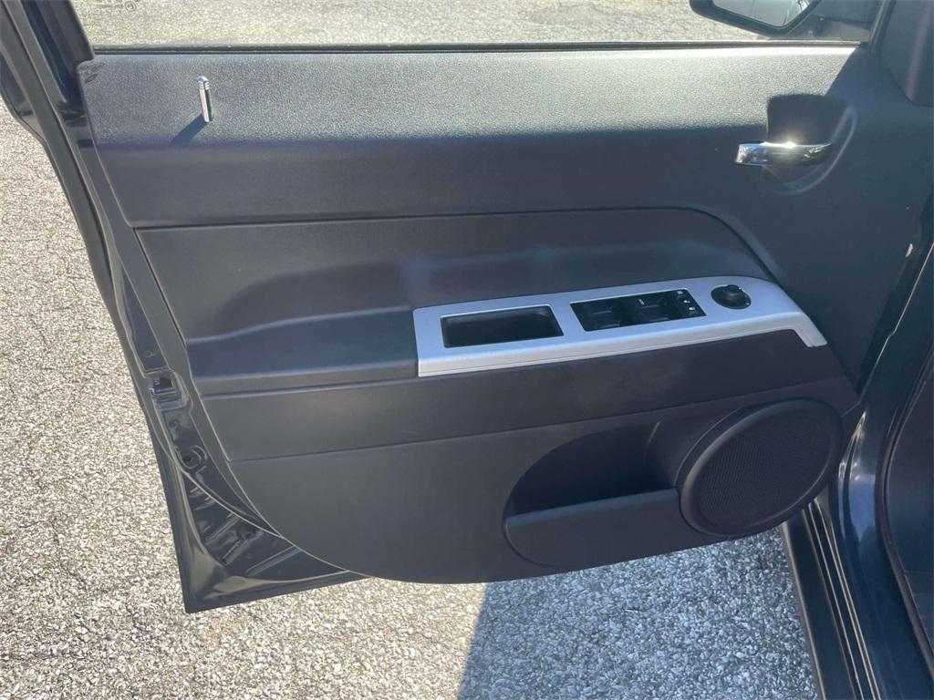 2008 Steel Blue Clearcoat Metallic Jeep Patriot