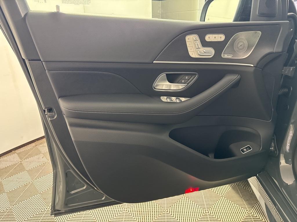 new 2026 Mercedes-Benz GLS 450 car, priced at $97,100