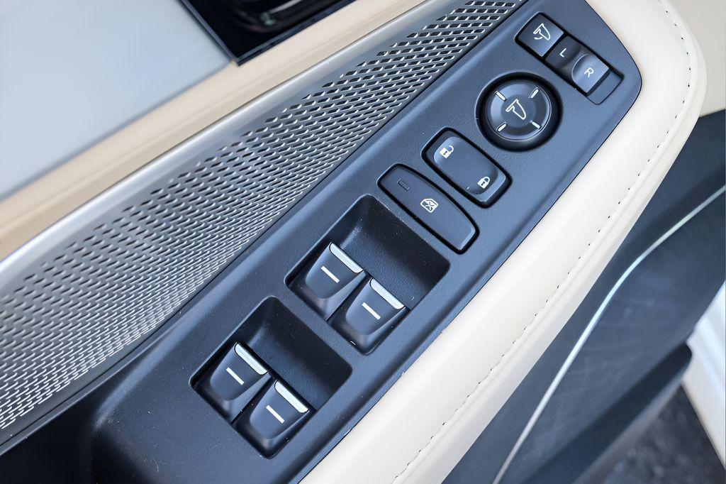 used 2022 Acura MDX car, priced at $33,611