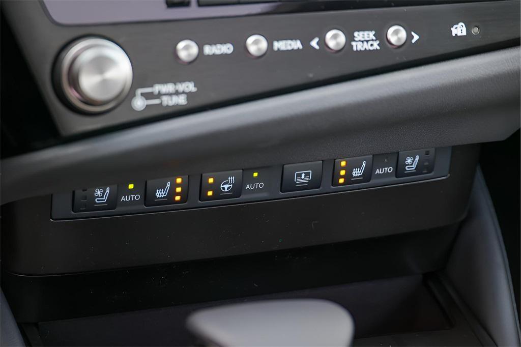 new 2025 Lexus ES 350 car, priced at $54,324