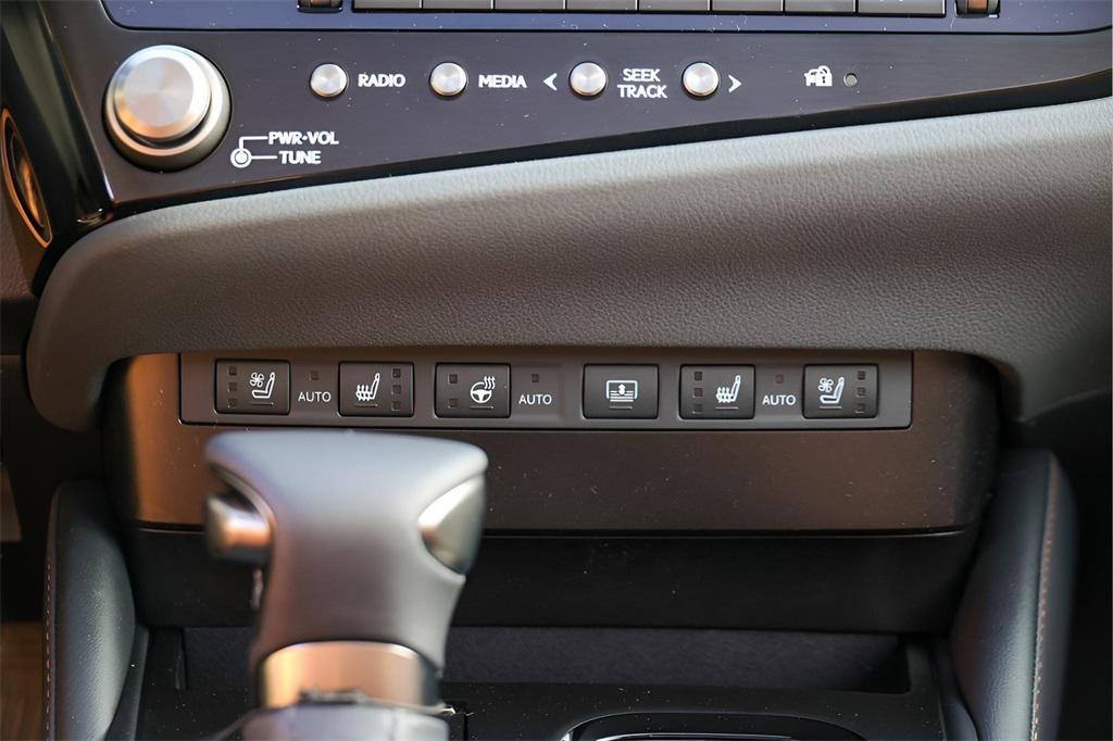 new 2025 Lexus ES 350 car, priced at $56,134