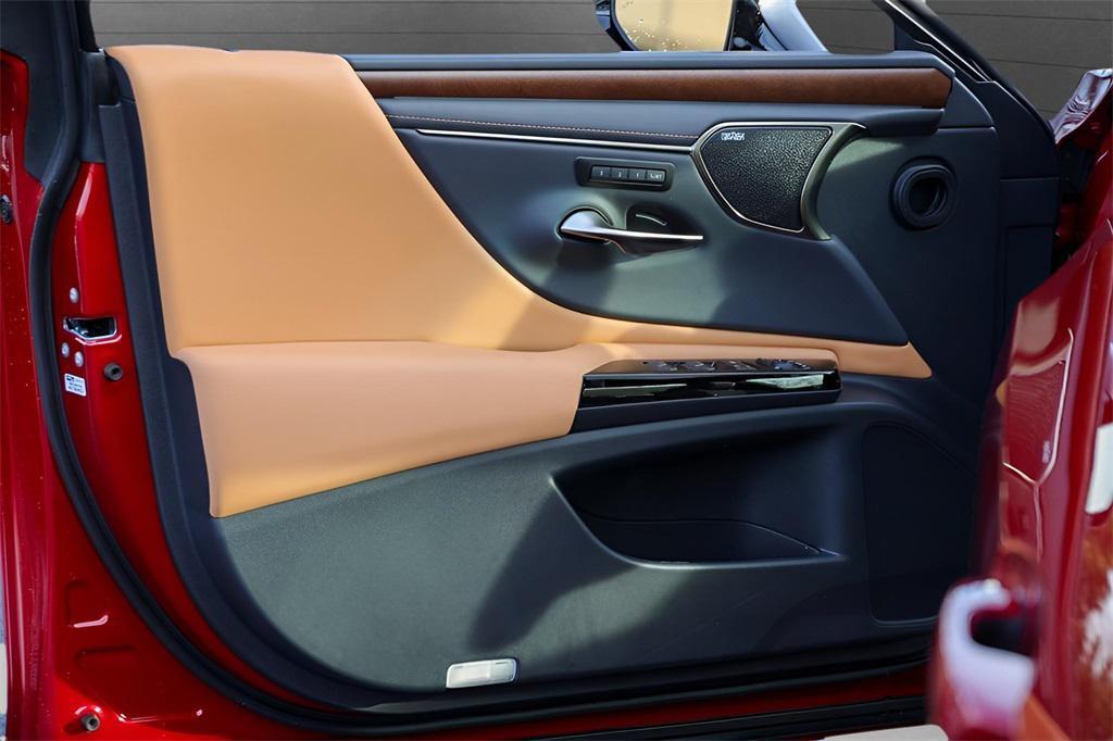 new 2025 Lexus ES 350 car, priced at $56,134