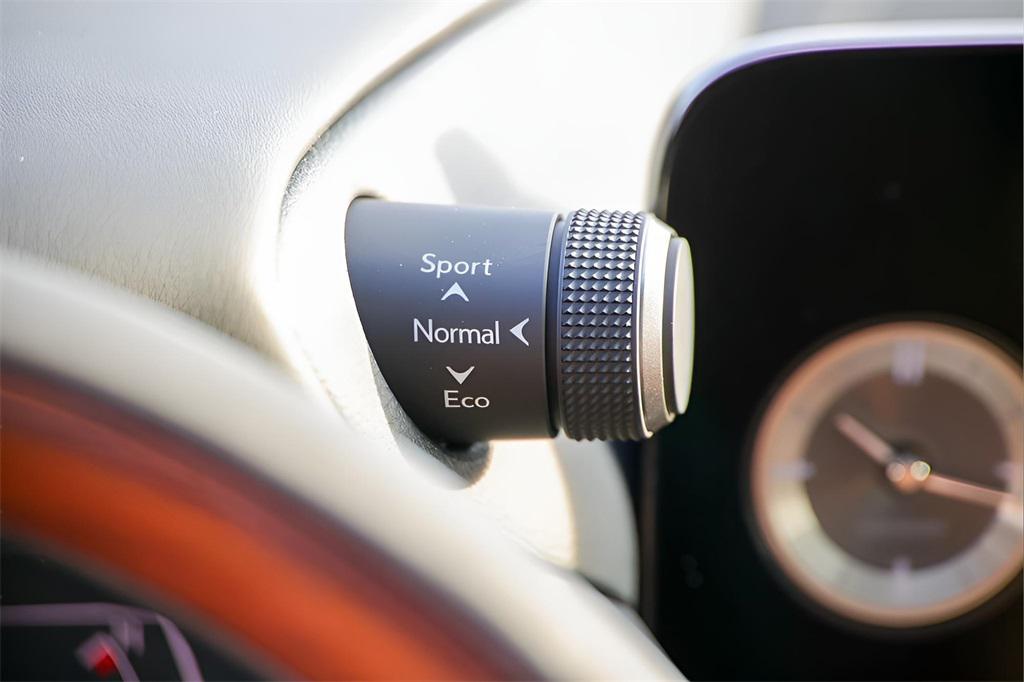 new 2025 Lexus ES 350 car, priced at $56,134