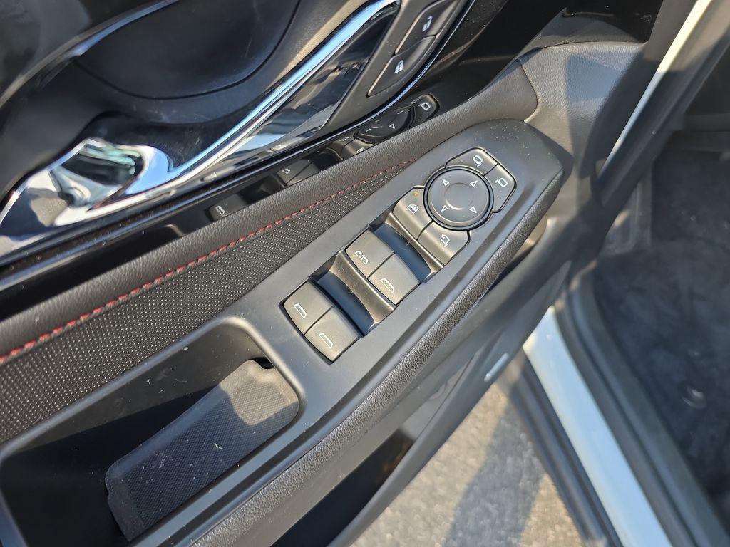 used 2023 Chevrolet Traverse car, priced at $29,990