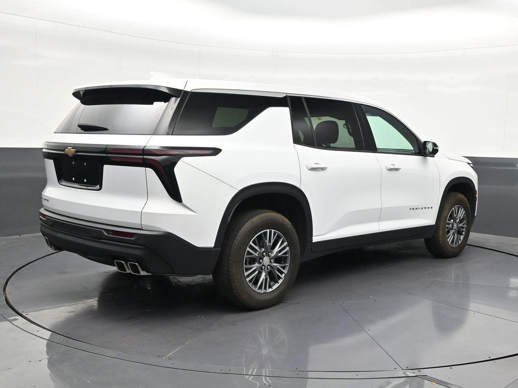 used 2024 Chevrolet Traverse car, priced at $31,490