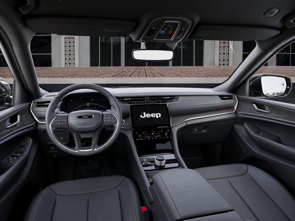 new 2025 Jeep Grand Cherokee car, priced at $34,195