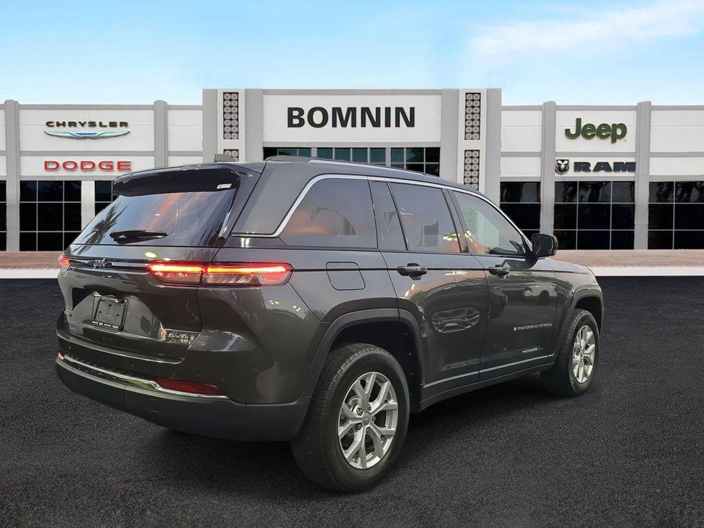 used 2022 Jeep Grand Cherokee car, priced at $26,490