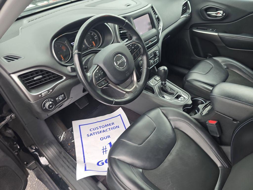 used 2019 Jeep Cherokee car, priced at $8,490