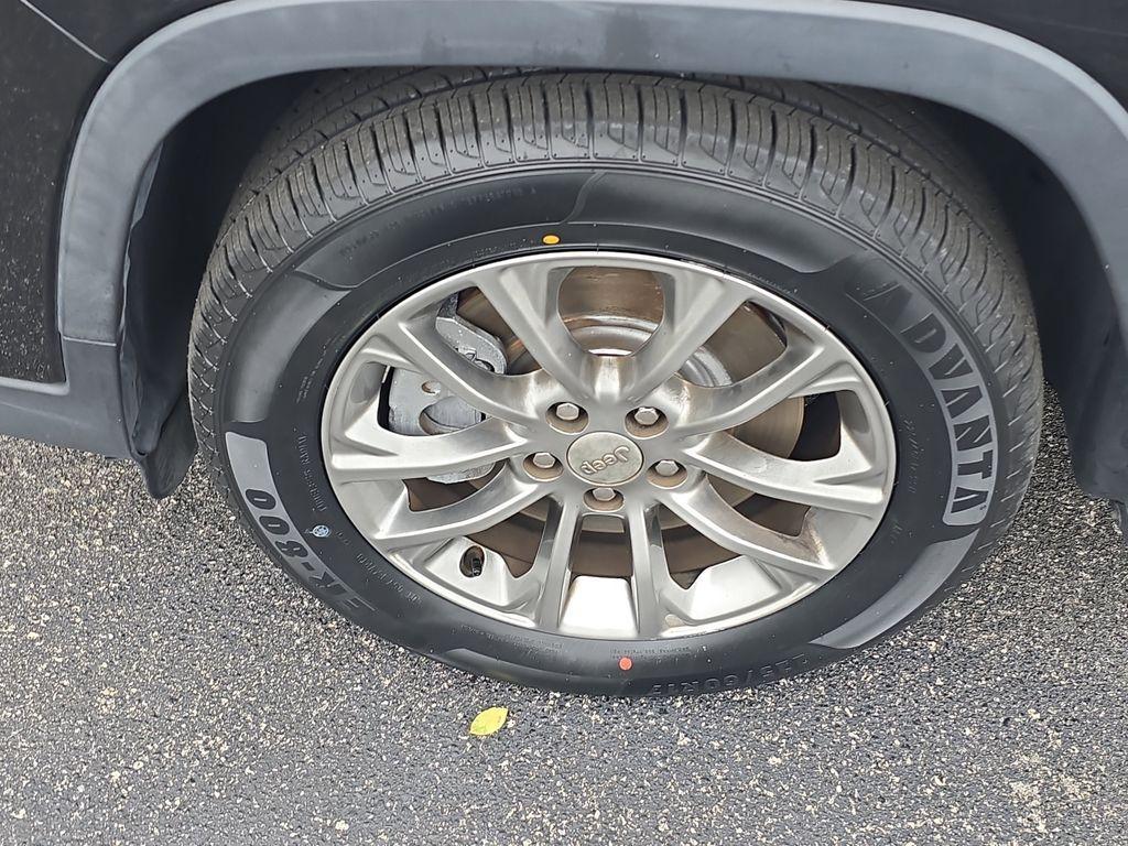 used 2019 Jeep Cherokee car, priced at $8,490